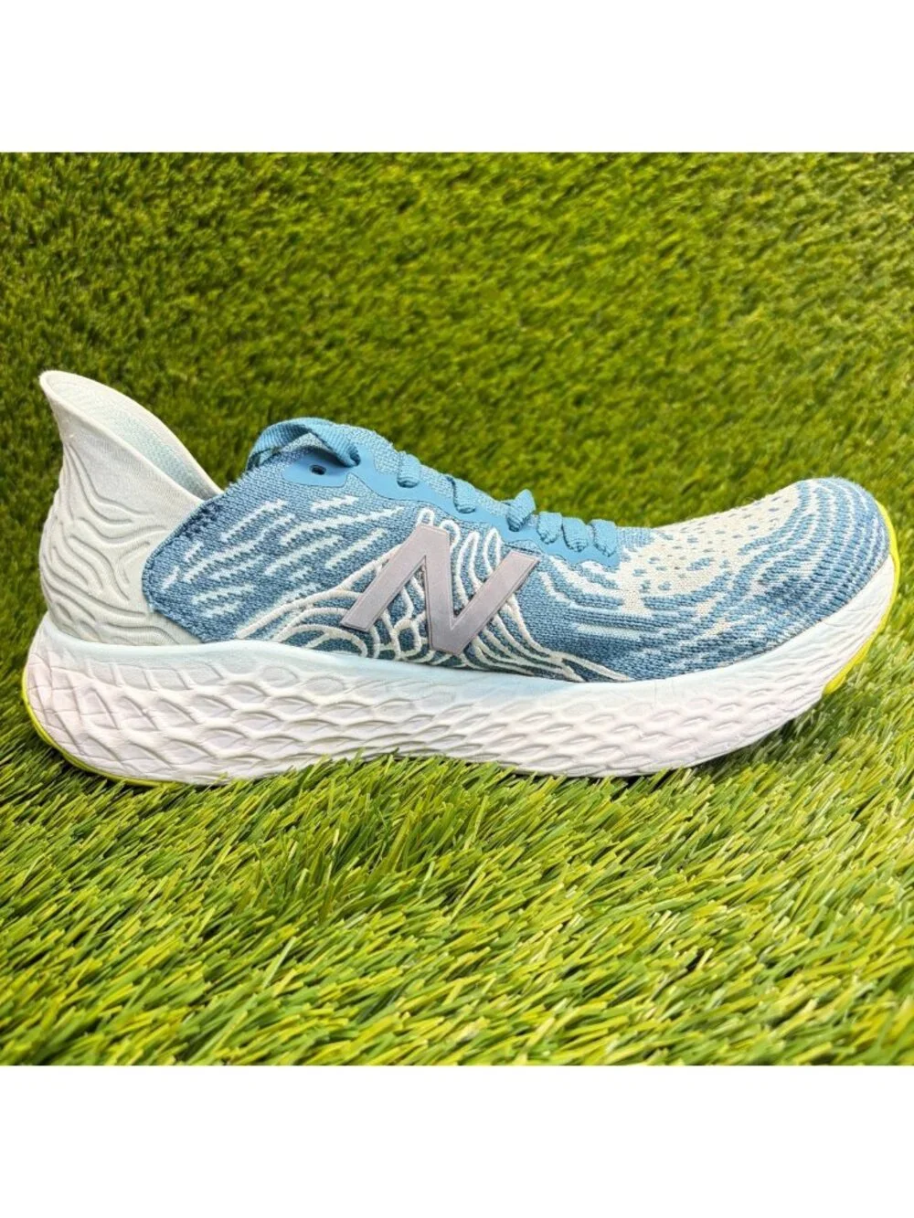 New Balance Fresh Foam 1080v10 Womens Size 8 Blue White Running Shoes Sneakers
